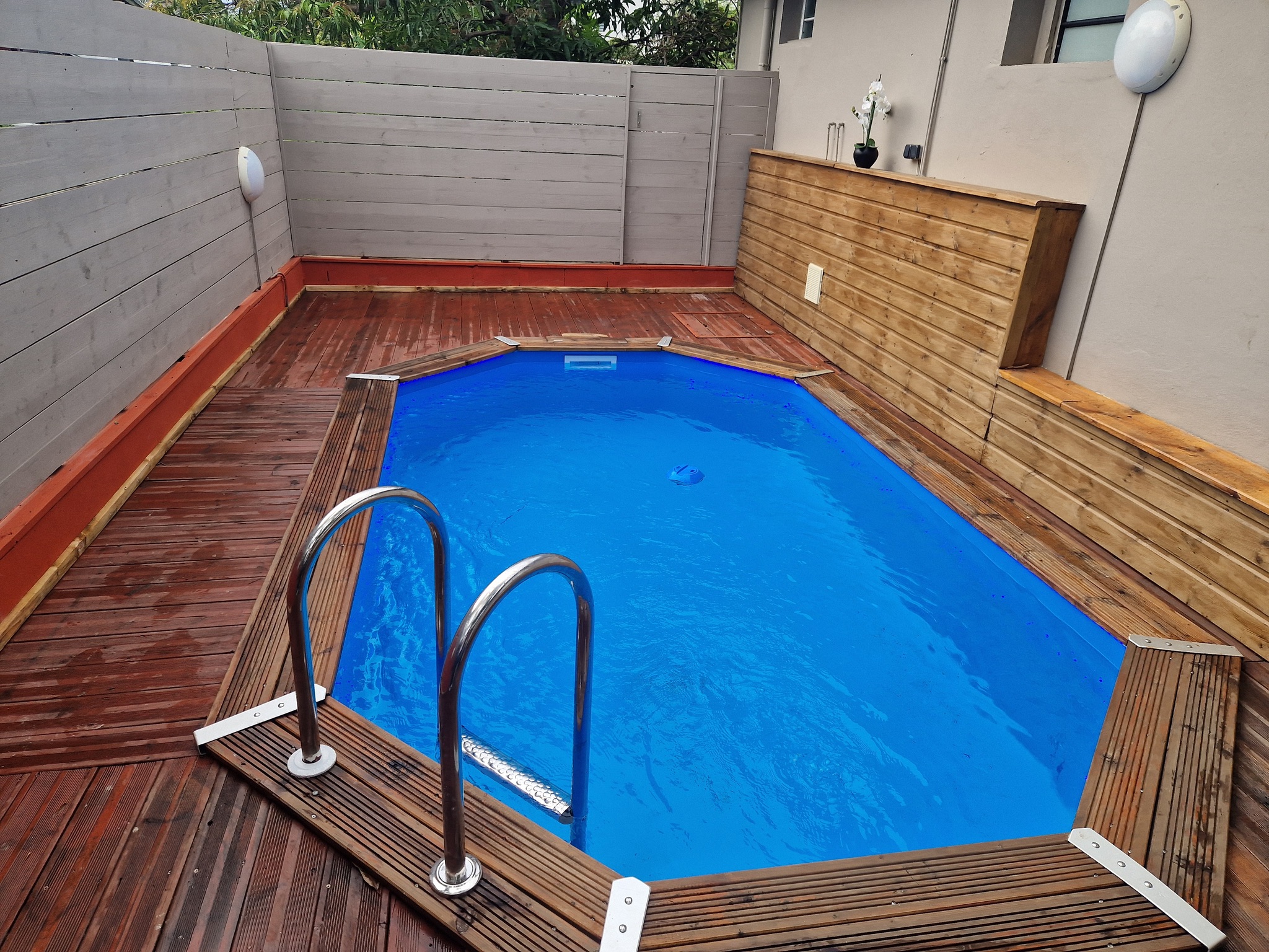 Maison Lantanas piscine terrasse bois